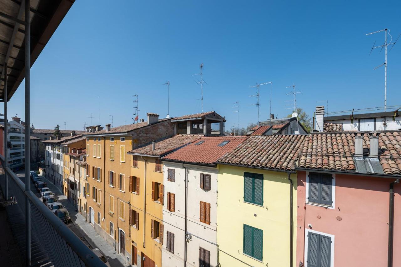 Oltretorrente Ampio Appartamento Con Balconi Parma Eksteriør billede